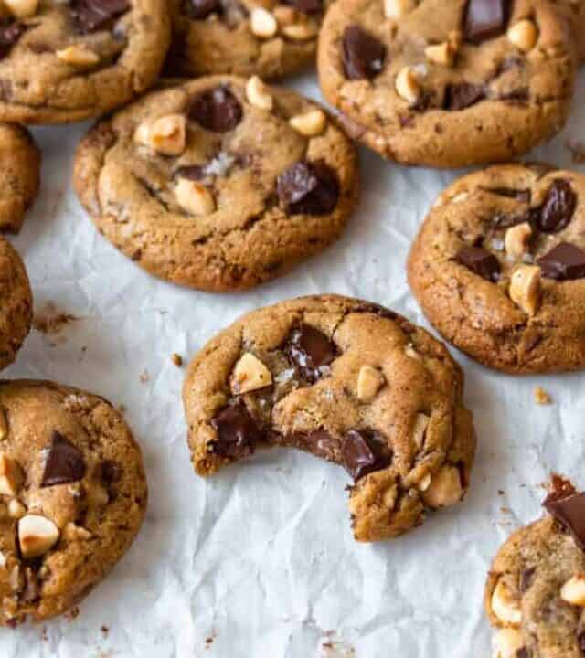Does it get any more classic than chocolate chip cookies? These chocolate chip cookies are THE BEST with browned butter, dark chocolate chunks, and toasted hazelnuts! Crispy edges and soft chewy center, of course! #chocolatechipcookies #chocolatechunk #homemadecookies #darkchocolate #cookiecereal