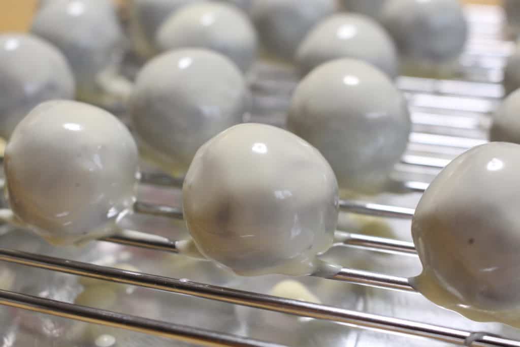 Halloween white chocolate eyeballs