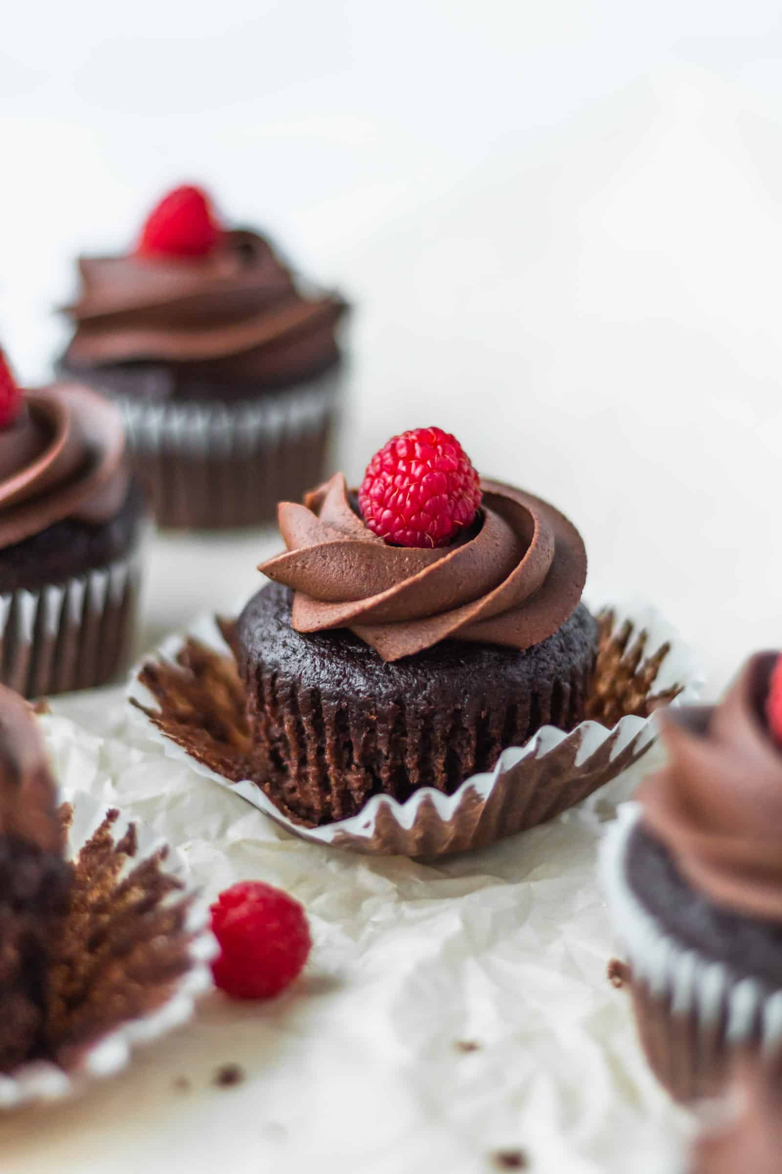 The perfect chocolate cupcakes for your vegan Valentine on Valentine’s Day! #chocolatecupcakes #bananacupcakes #valentinesdaydessert #veganvalentinesday #vegancupcakes