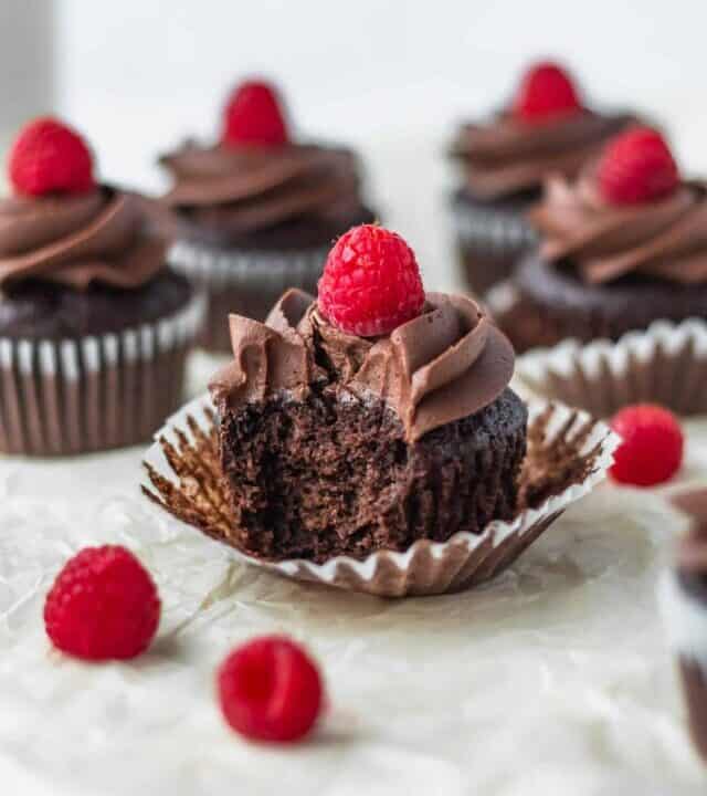 The perfect chocolate cupcakes for your vegan Valentine on Valentine’s Day! #chocolatecupcakes #bananacupcakes #valentinesdaydessert #veganvalentinesday #vegancupcakes