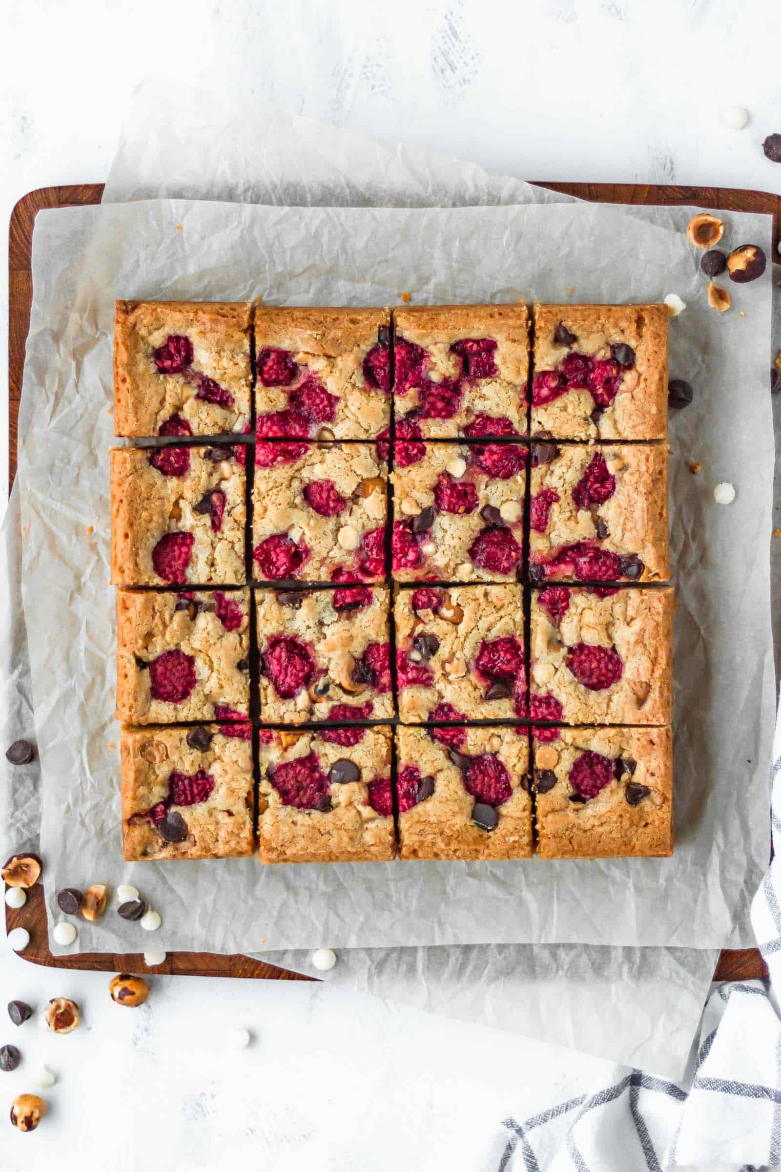 Raspberry blondies with hazelnuts and chocolate chips