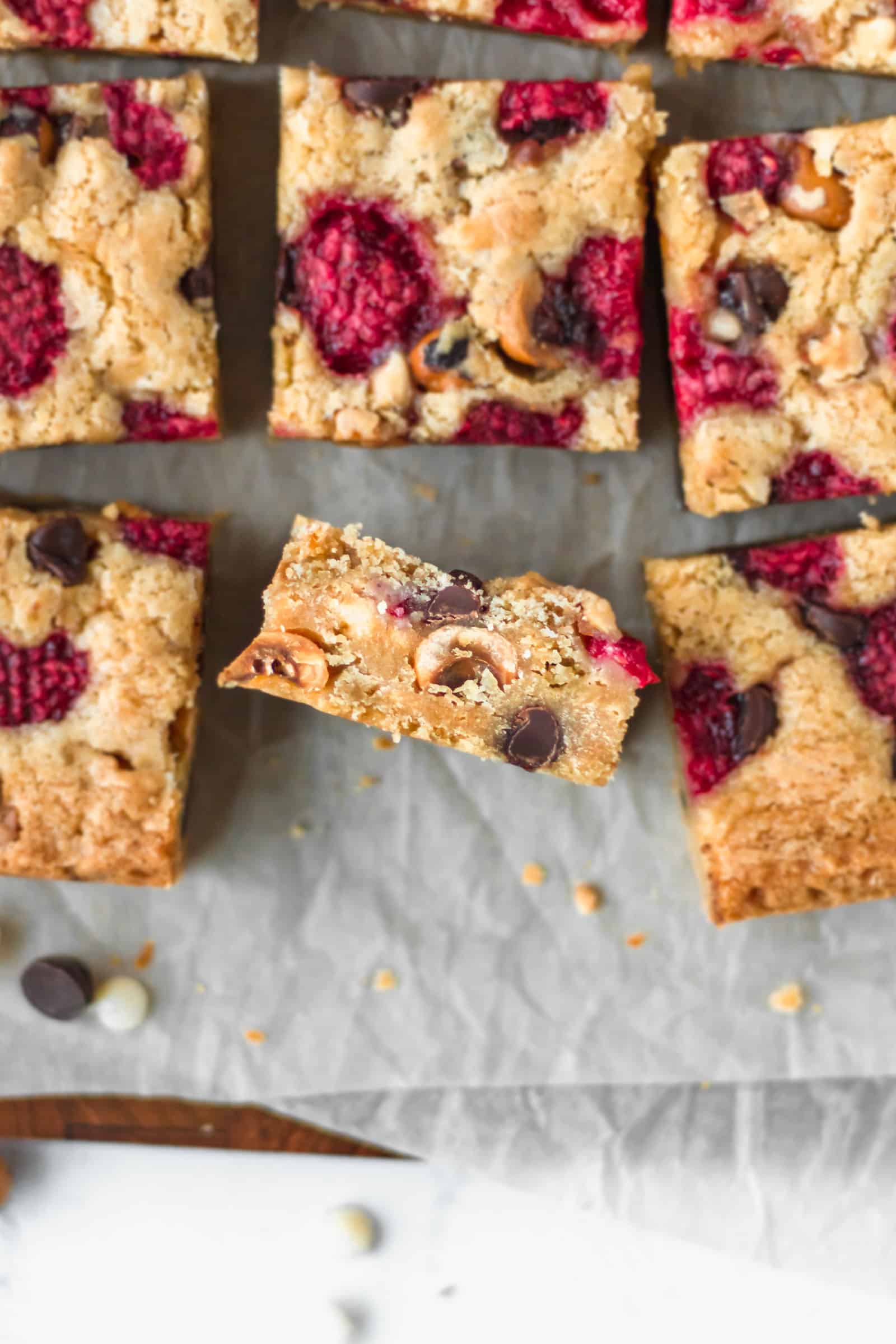 Raspberry blondies with hazelnuts and chocolate chips