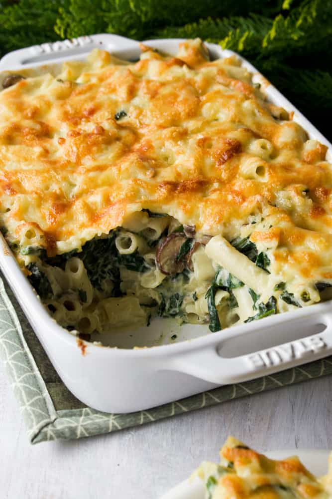 A casserole dish with macaroni au gratin inside.
