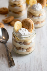 Vegan banana pudding in a jar.