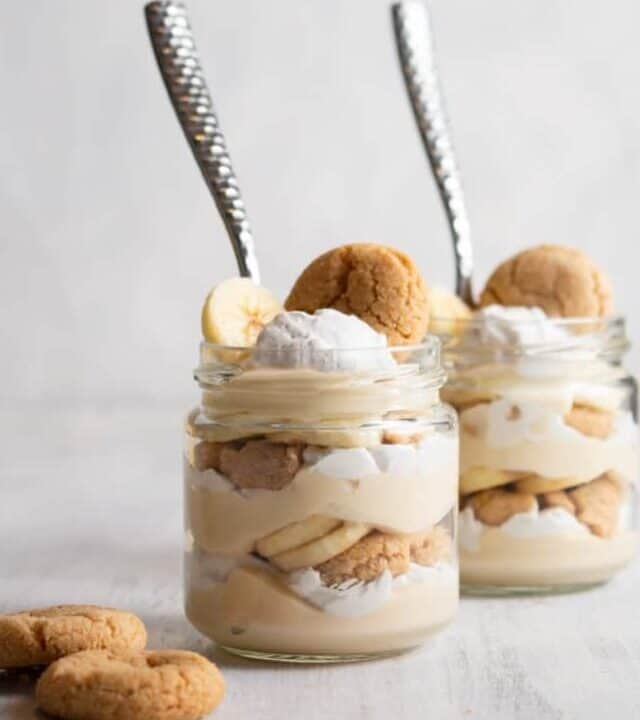 This vegan banana pudding is unbelievably quick and easy! Using vegan coconut custard, this no bake banana pudding recipe is the best!