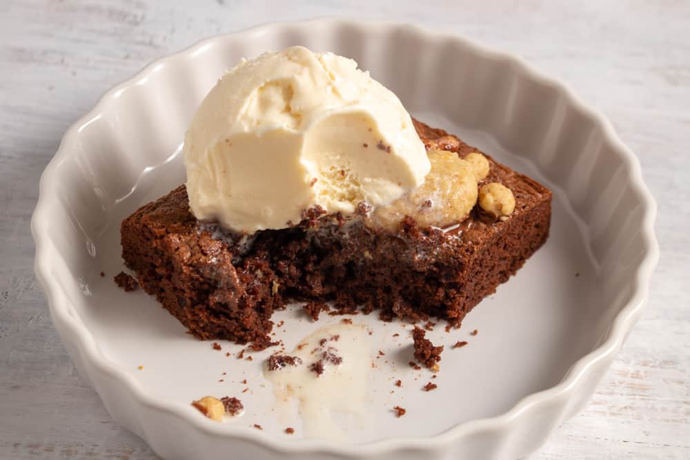 If you’re looking for a cute Valentine’s Day treat, look no further! These teddy bear brownies are cakey brownies topped with cookies and ruby chocolate hearts!