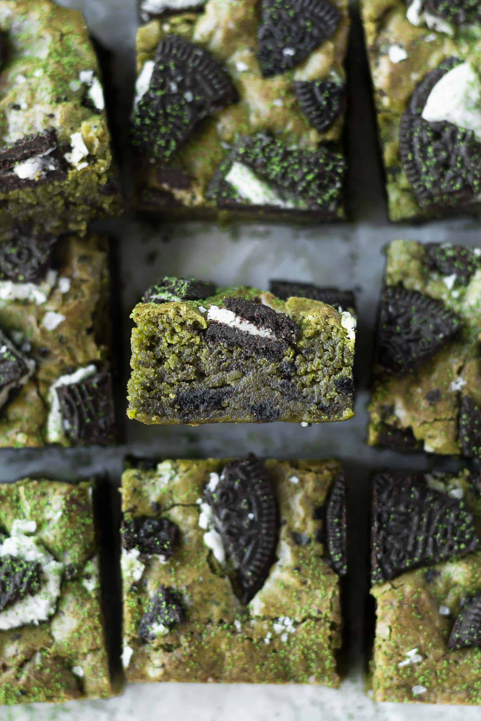 Fudgy matcha oreo blondies
