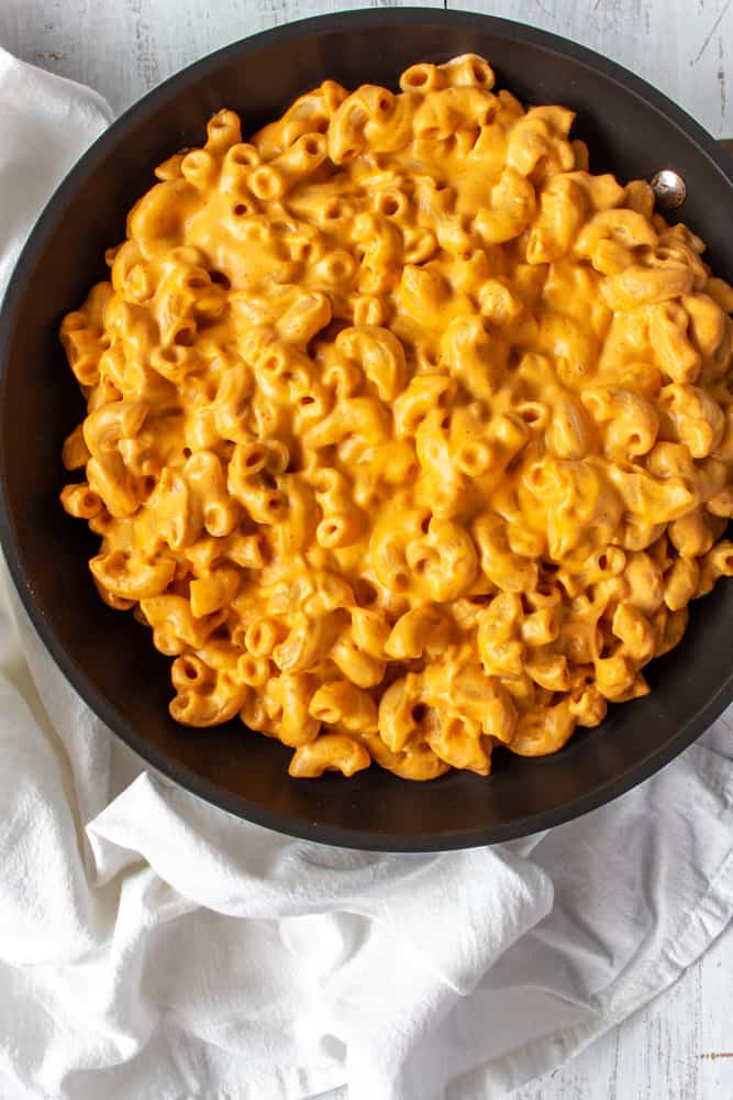Vegan mac n cheese gets a Thai twist with the addition of spicy red curry paste and zesty tangy lime!
