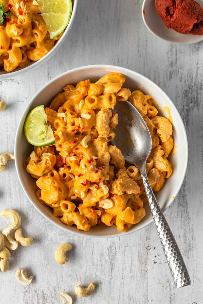 This vegan red curry mac and cheese is comfort food with a kick! The addition of Thai red curry paste and lime juice gives this creamy vegan mac and cheese a spicy tang! #thaicurry #redcurry #vegan #macandcheese #macncheese #vegancheese
