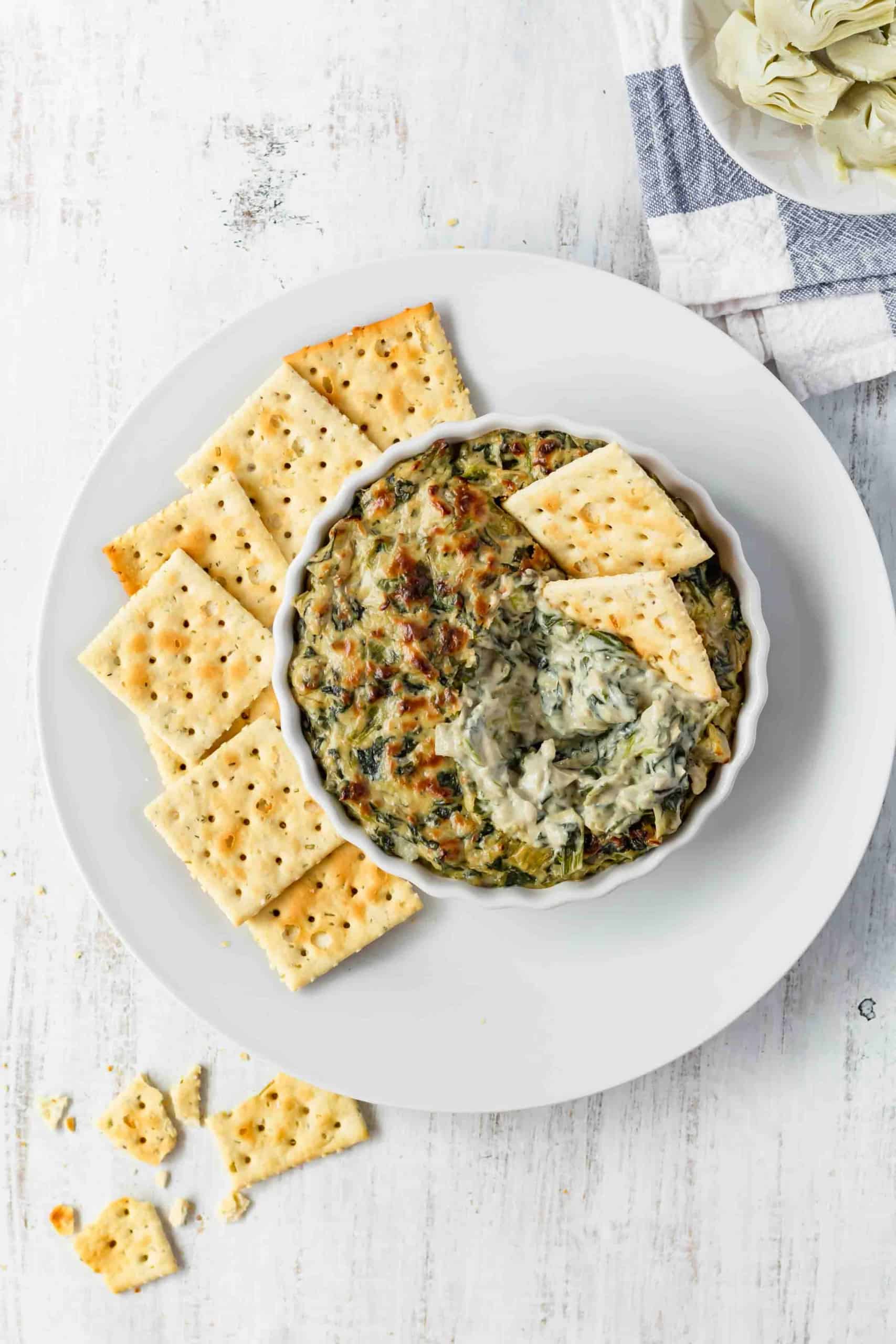 This vegan spinach and artichoke dip is dairy-free and gluten-free but full of creamy coconut milk, and cheesy cashews and nutritional yeast! #spinachdip #artichokedip #spinachandartichoke #dip #vegandip #veganappetizer #holidayappetizer