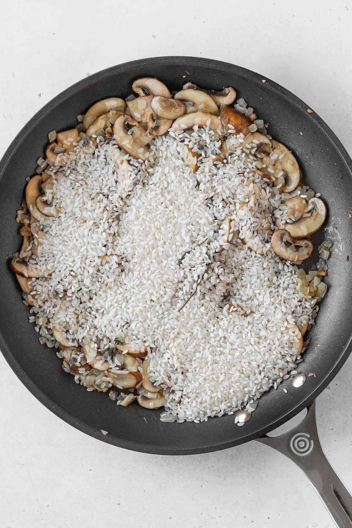 Add the risotto rice to the pan.